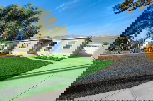 Photo 1 - Luxury Modern Retreat w Spacious Yard Premium Comfort