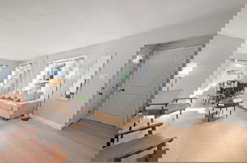 Photo 10 - Luxury Modern Retreat w Spacious Yard Premium Comfort