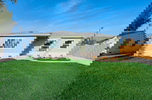 Photo 56 - Luxury Modern Retreat w Spacious Yard Premium Comfort