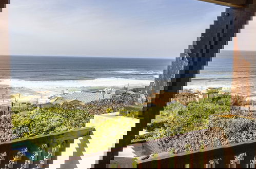 Foto 17 - Coastal Charm Chalet by Cadenzalux