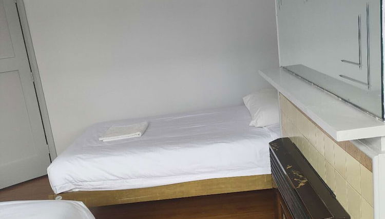 Photo 1 - 3 Bedroom House