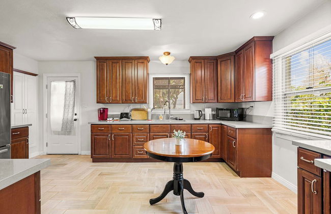 Not Affected by the Fire/spacious Retreat w/ Large Kitchen & Outdoor Patio - Foto 16