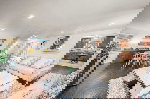 Foto 1 - Not Affected by the Fire/spacious Retreat w/ Large Kitchen & Outdoor Patio