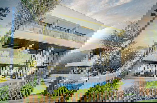 Foto 18 - Beachfront Luxury Villa: Your Private Paradise