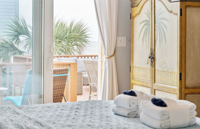 Oceanfront w/ Pool, Panoramic Deck Views, 5bdr Folly Ocean Breeze by Avantstay - Foto 23