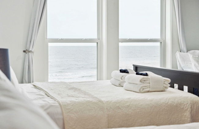 Oceanfront w/ Pool, Panoramic Deck Views, 5bdr Folly Ocean Breeze by Avantstay - Foto 43