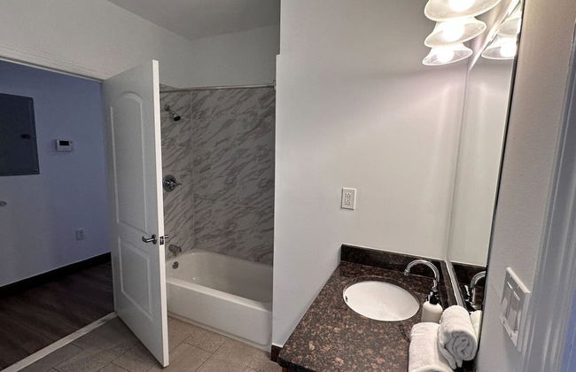 Sosuite 2BR Apt w W D Gym On-site Restaurant - Foto 19