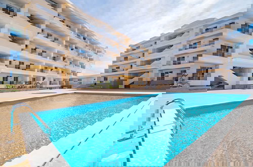Photo 14 - Lagos Marina View 2 With Pool by Homing