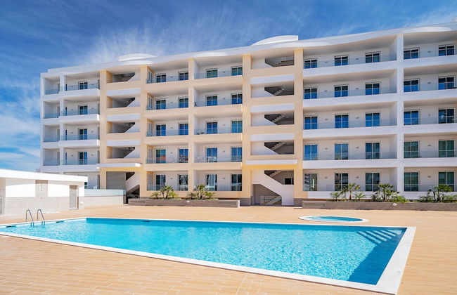 Lagos Marina View 2 With Pool by Homing - Photo 15