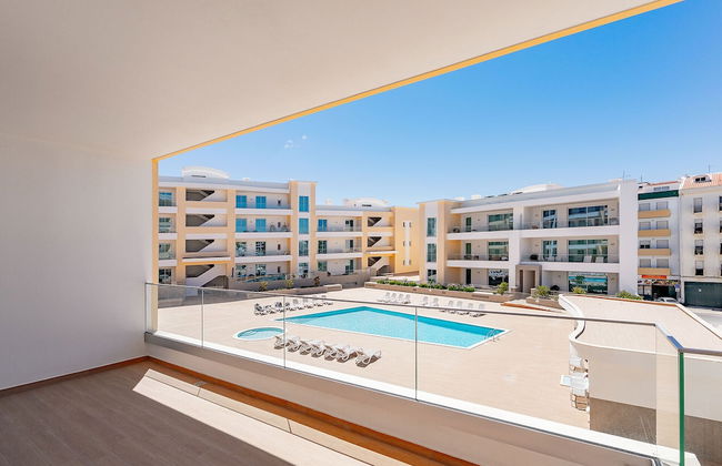 Lagos Marina View 2 With Pool by Homing - Photo 17
