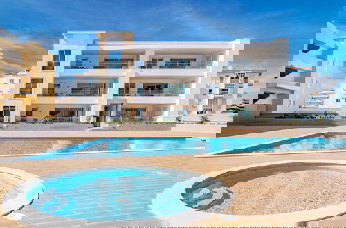Photo 16 - Lagos Marina View 2 With Pool by Homing