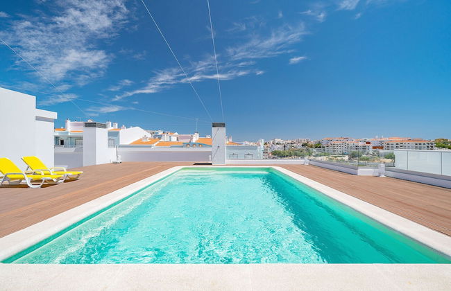 Lagos Modern 1 With Pool by Homing - Photo 1