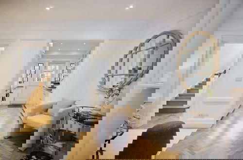 Foto 8 - The Charm of Chelsea - Modern 4bdr With Shared Courtyard