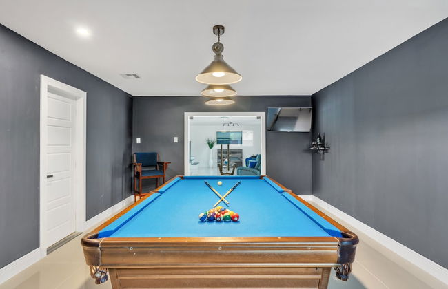 Luxury Escape: Pool, Hot Tub, Gym And More! 6 Bedroom Villa by RedAwning - Photo 36