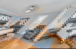 Foto 1 - Luxury Escape: Pool, Hot Tub, Gym And More! 6 Bedroom Villa by RedAwning