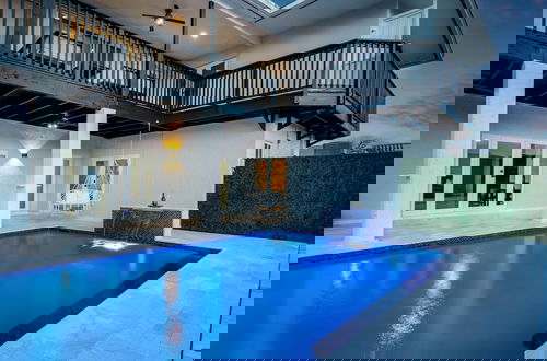 Foto 29 - Luxury Escape: Pool, Hot Tub, Gym And More! 6 Bedroom Villa by RedAwning