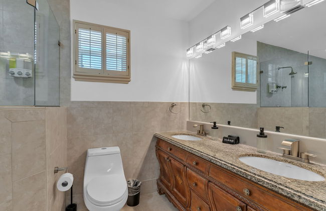 Luxury Escape: Pool, Hot Tub, Gym And More! 6 Bedroom Villa by RedAwning - Photo 25