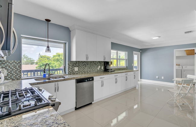 Luxury Escape: Pool, Hot Tub, Gym And More! 6 Bedroom Villa by RedAwning - Photo 14