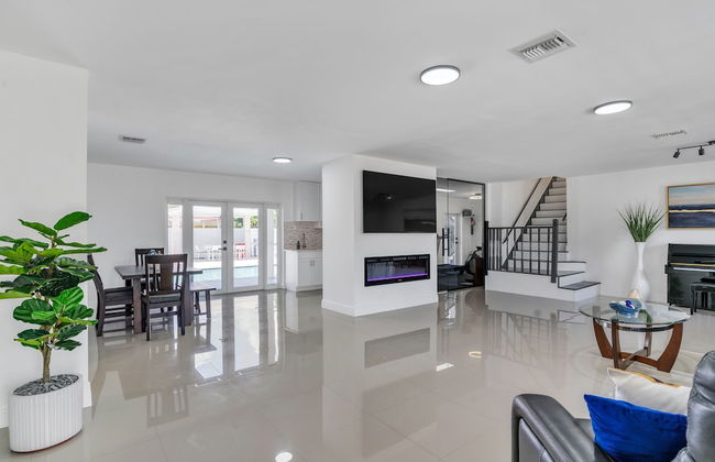 Luxury Escape: Pool, Hot Tub, Gym And More! 6 Bedroom Villa by RedAwning - Photo 18