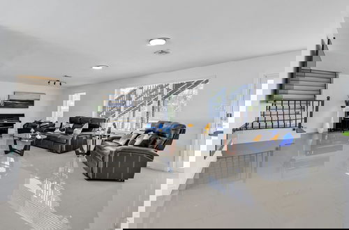 Foto 17 - Luxury Escape: Pool, Hot Tub, Gym And More! 6 Bedroom Villa by RedAwning