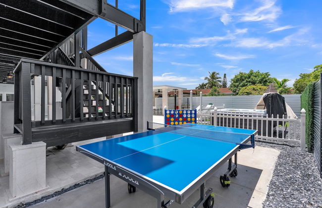 Luxury Escape: Pool, Hot Tub, Gym And More! 6 Bedroom Villa by RedAwning - Photo 50