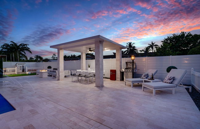 Luxury Escape: Pool, Hot Tub, Gym And More! 6 Bedroom Villa by RedAwning - Photo 56