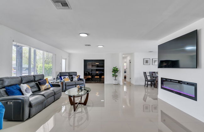 Luxury Escape: Pool, Hot Tub, Gym And More! 6 Bedroom Villa by RedAwning - Photo 16