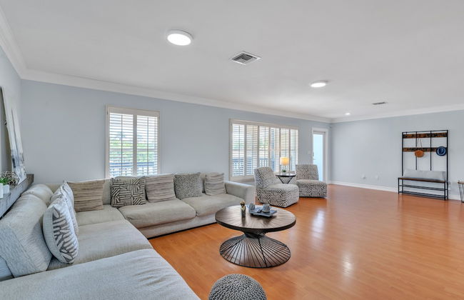 Luxury Escape: Pool, Hot Tub, Gym And More! 6 Bedroom Villa by RedAwning - Photo 20