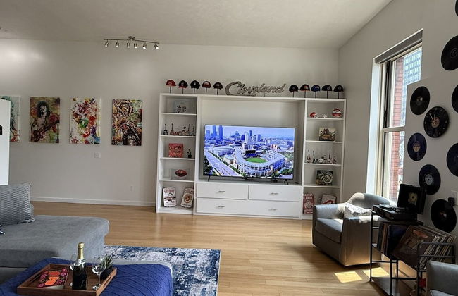 Downtown Cleveland: Steps To Sports & Events 2 Bedroom Condo by RedAwning - Foto 21