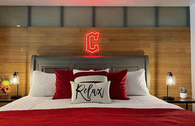 Downtown Cleveland: Steps To Sports & Events 2 Bedroom Condo by RedAwning - Foto 2