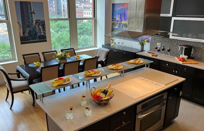 Downtown Cleveland: Steps To Sports & Events 2 Bedroom Condo by RedAwning - Foto 11