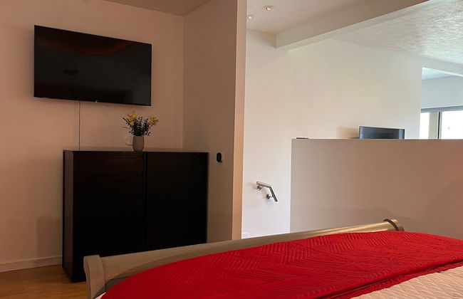 Downtown Cleveland: Steps To Sports & Events 2 Bedroom Condo by RedAwning - Foto 4