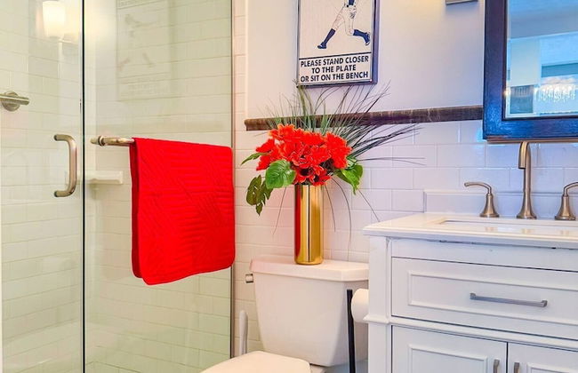 Downtown Cleveland: Steps To Sports & Events 2 Bedroom Condo by RedAwning - Foto 16