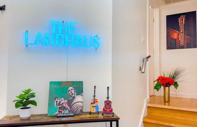 Downtown Cleveland: Steps To Sports & Events 2 Bedroom Condo by RedAwning - Foto 27