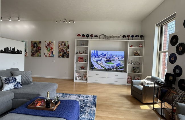 Downtown Cleveland: Steps To Sports & Events 2 Bedroom Condo by RedAwning - Foto 19
