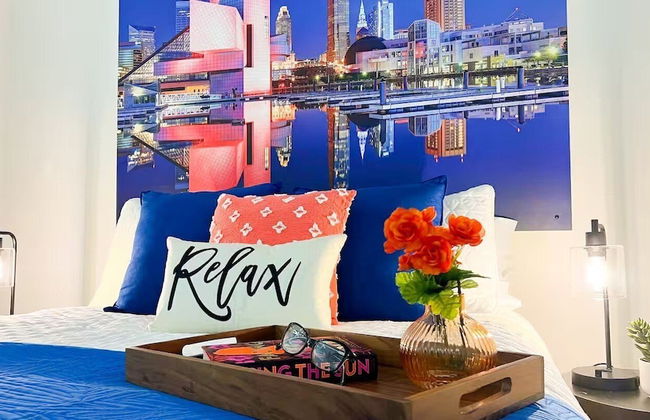 Downtown Cleveland: Steps To Sports & Events 2 Bedroom Condo by RedAwning - Foto 2