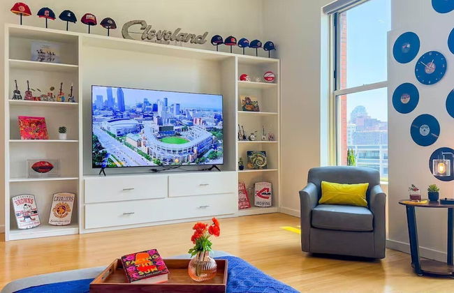 Downtown Cleveland: Steps To Sports & Events 2 Bedroom Condo by RedAwning - Foto 15