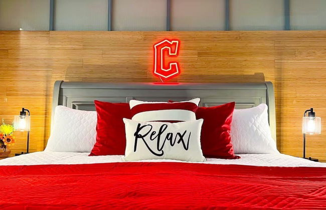 Downtown Cleveland: Steps To Sports & Events 2 Bedroom Condo by RedAwning - Foto 3