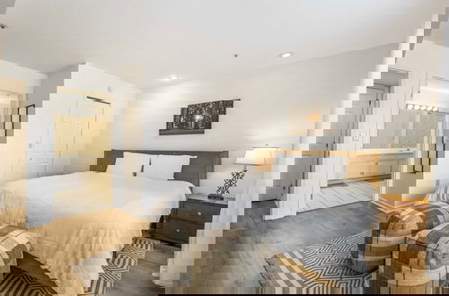 Photo 8 - Royal Ridge Modern Condo for 4