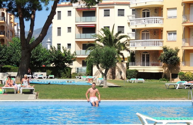 Apartment in Empuriabrava With Balcony - Photo 13