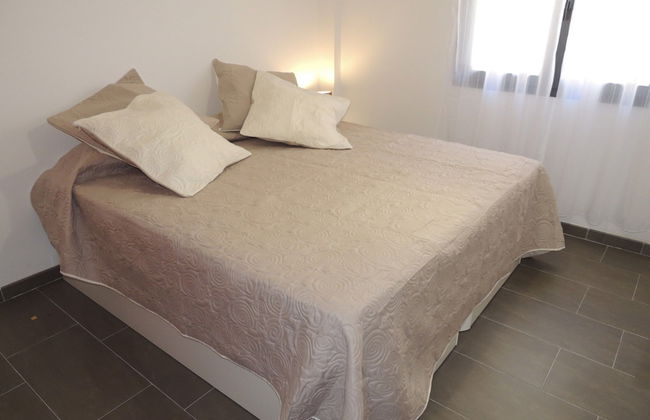Apartment in Empuriabrava With Balcony - Photo 2