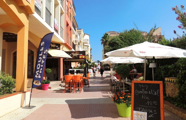 Apartment in Empuriabrava With Balcony - Photo 20