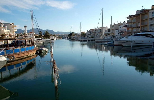 Apartment in Empuriabrava With Balcony - Photo 29