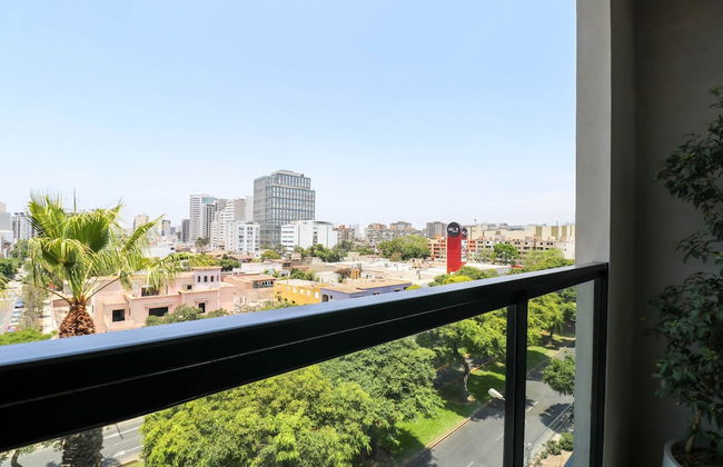 w Stunning 1BR w Great Deco in San Isidro - Photo 13