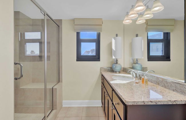 Oceanfront w/ Pool + Beach Access & Balcony View 312 B Shipwatch by Avantstay - Foto 24