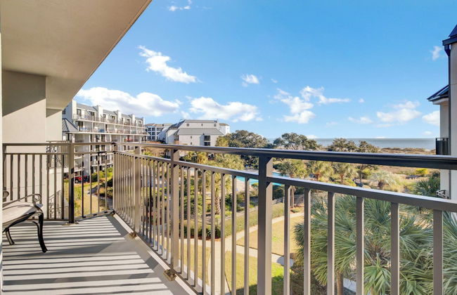 Oceanfront w/ Pool + Beach Access & Balcony View 312 B Shipwatch by Avantstay - Foto 28