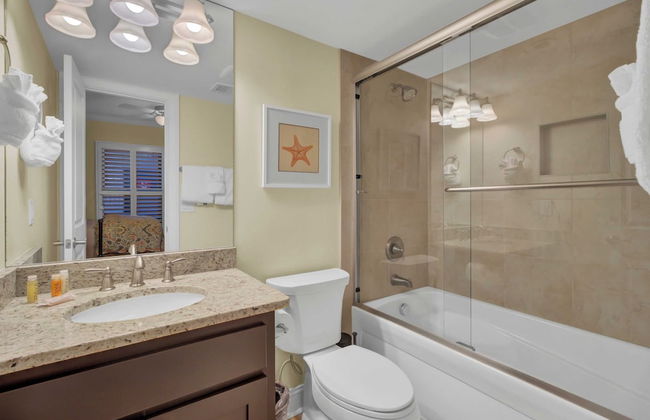 Oceanfront w/ Pool + Beach Access & Balcony View 312 B Shipwatch by Avantstay - Foto 20