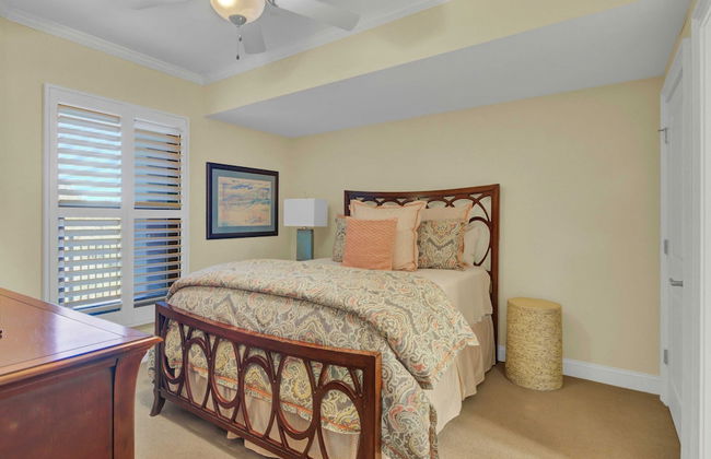 Oceanfront w/ Pool + Beach Access & Balcony View 312 B Shipwatch by Avantstay - Foto 18