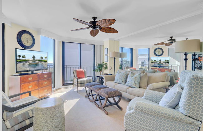 Oceanfront w/ Pool + Beach Access & Balcony View 312 B Shipwatch by Avantstay - Foto 31