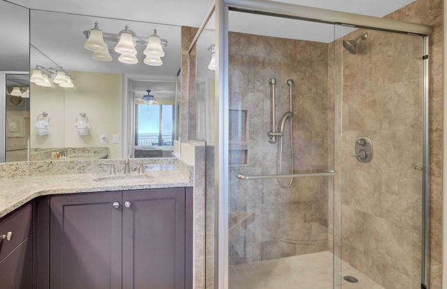 Oceanfront w/ Pool + Beach Access & Balcony View 312 B Shipwatch by Avantstay - Foto 16